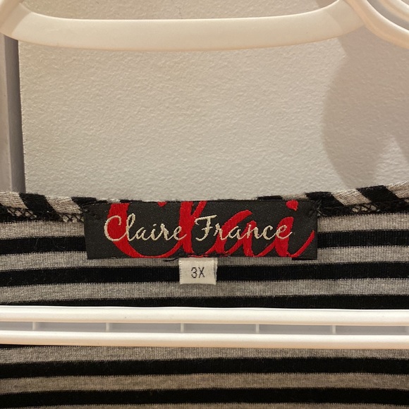 Claire France Black and White Striped Top with Design - Picture 4 of 6